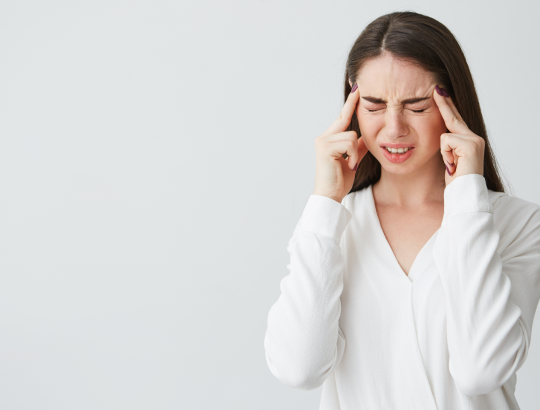 Почему мигрень чаще встречается у женщин: роль гормонов и мозга