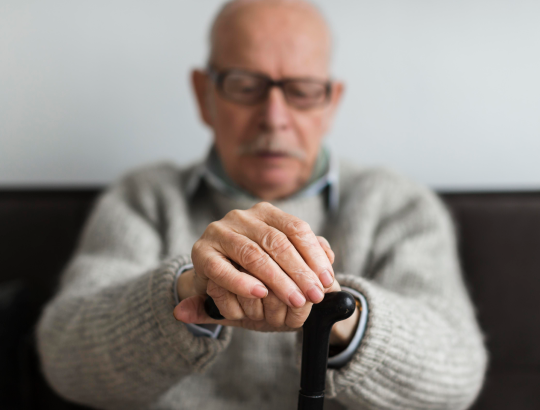 Почему болезнь Паркинсона чаще поражает мужчин: что известно науке?