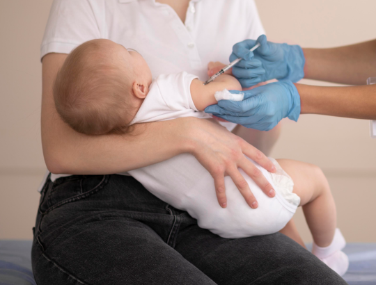 Ранние прививки: зачем они нужны младенцу именно сейчас, а не позже