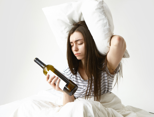 Почему возникает похмелье: что на самом деле происходит в организме