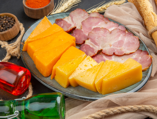 Сырный криз: как тирамин в еде может привести к гипертоническому удару