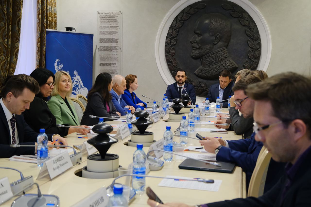 Круглый стол на тему «Интеграция науки, грантового финансирования и благотворительности для устойчивого развития здравоохранения»